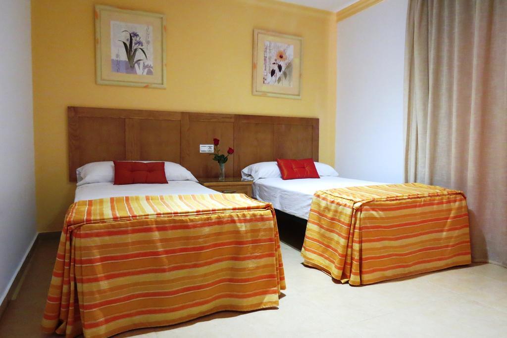 Apartamentos Turisticos Las Yucas Torre Del Mar Exterior photo