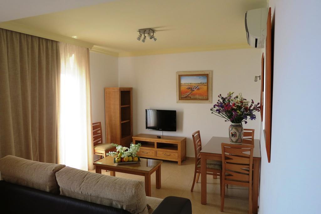 Apartamentos Turisticos Las Yucas Torre Del Mar Exterior photo